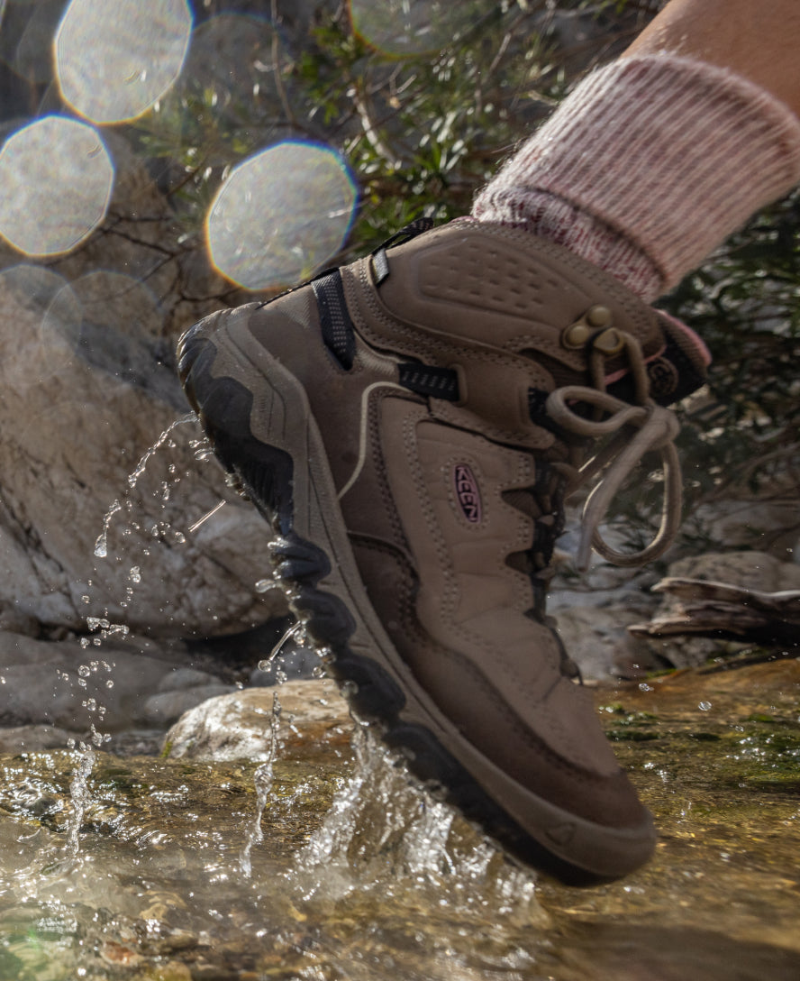 Keen Women's Targhee IV Waterproof Hiking Boot Bison/Beaujolais