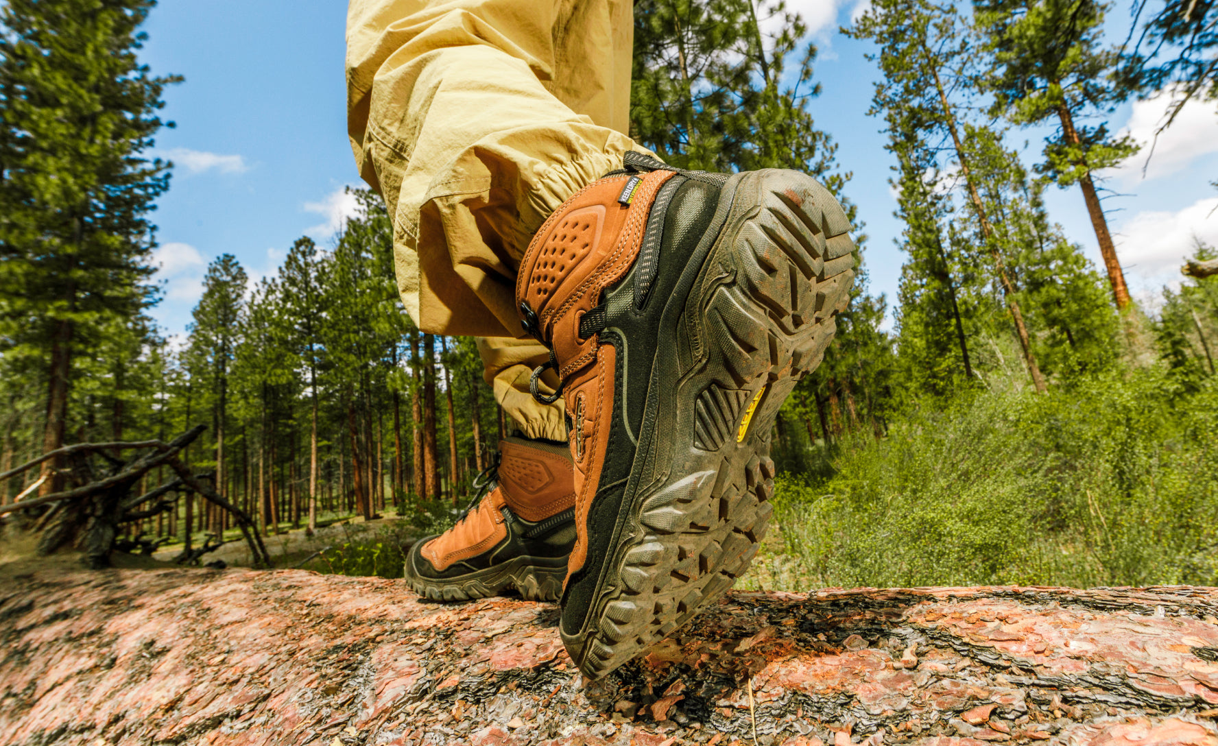 Keen Men's Targhee IV Waterproof Hiking Boot Coyote/Gold Flame