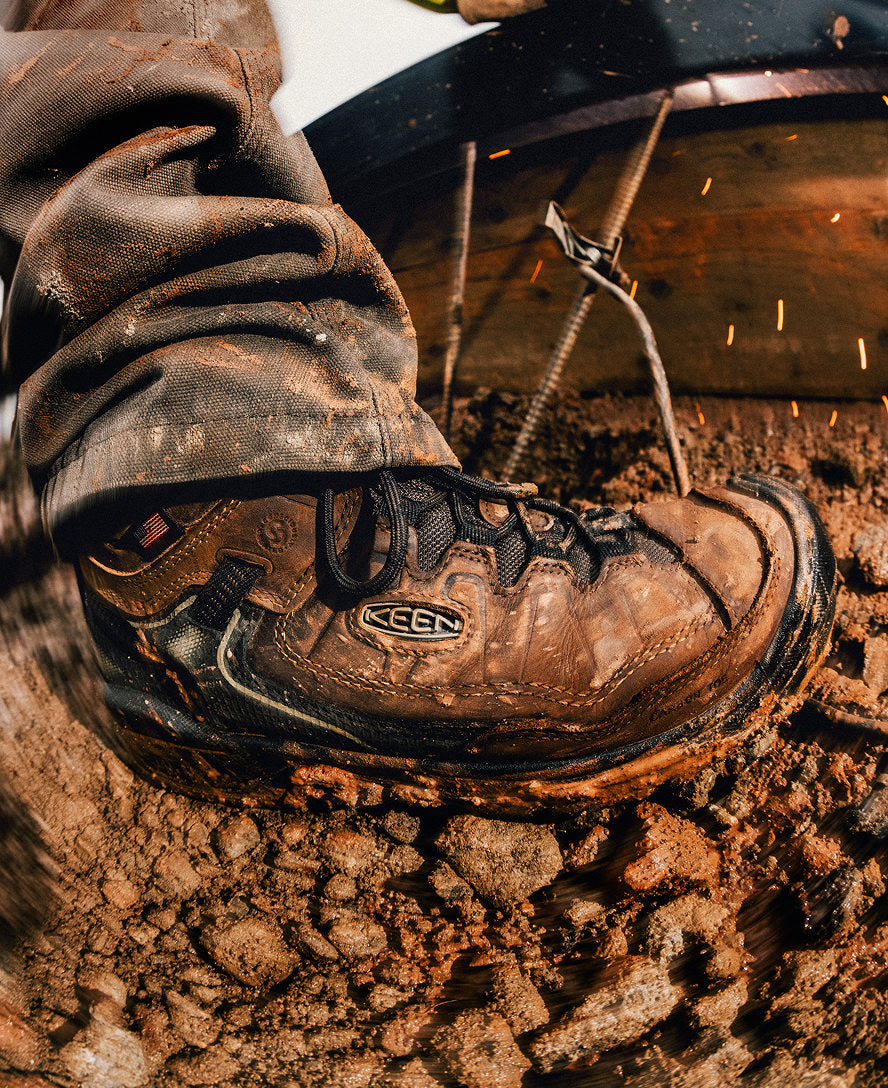 Keen Men's Targhee IV Waterproof Work Boot (Carbon Toe) Dark Earth/Black