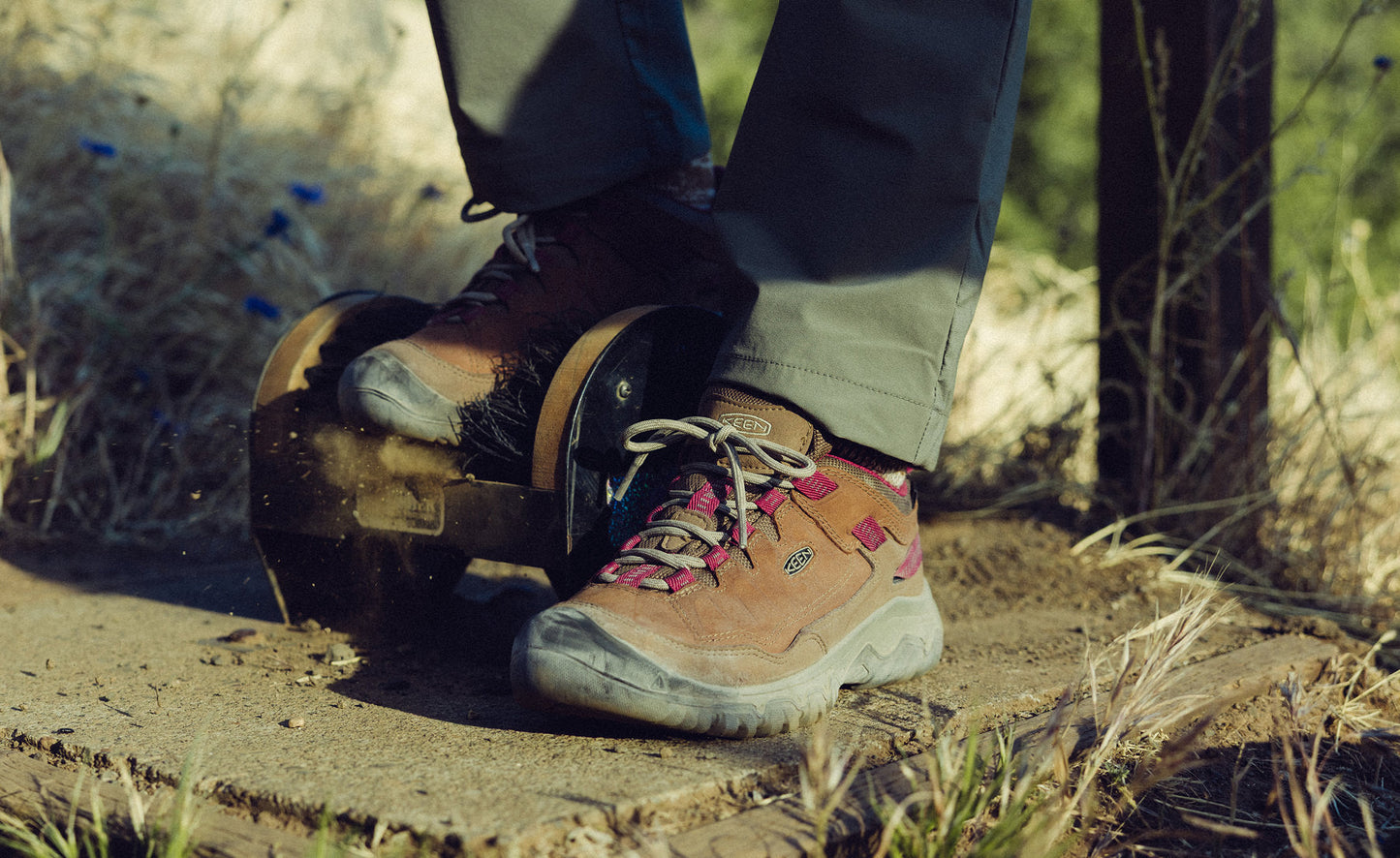 Keen Women's Targhee IV Waterproof Hiking Shoe Bison/Beaujolais