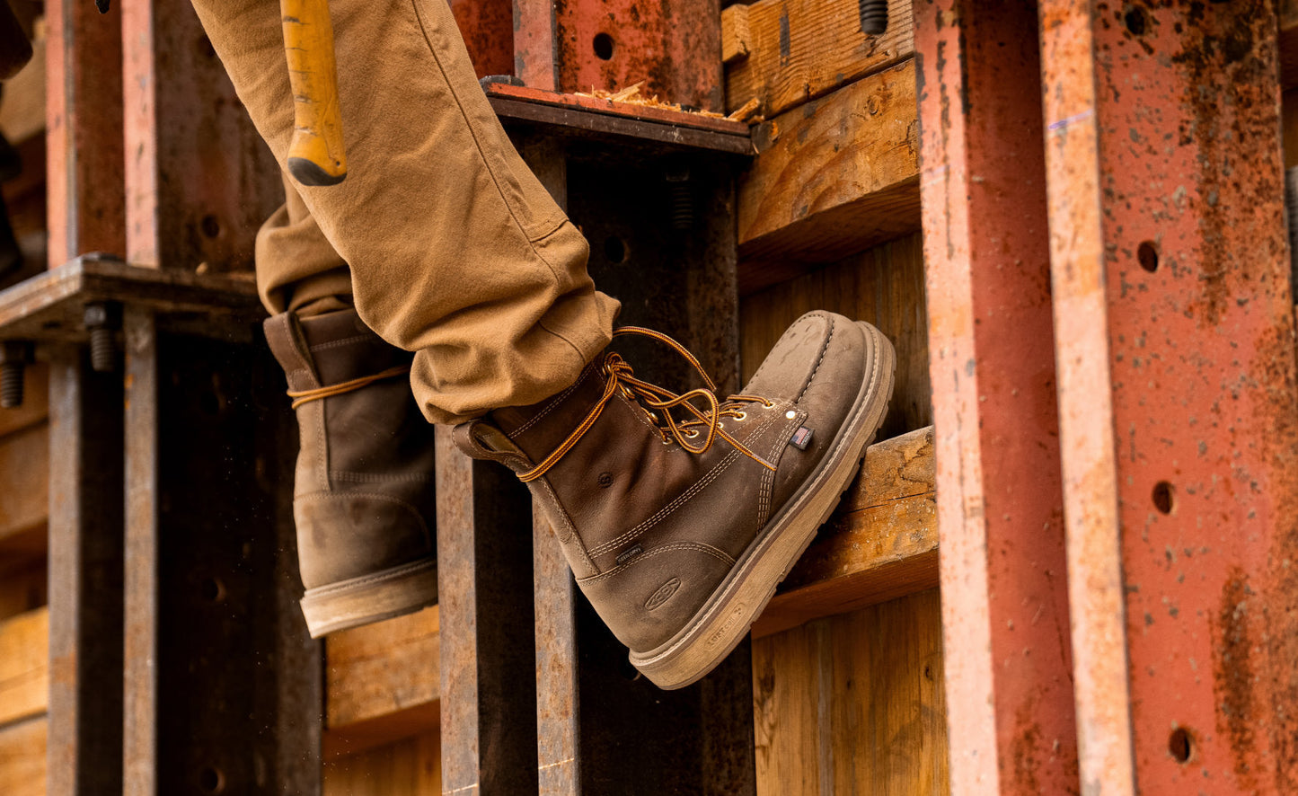 Keen Men's Liberty 8" Waterproof Boot (Carbon Toe) Chestnut/Gum