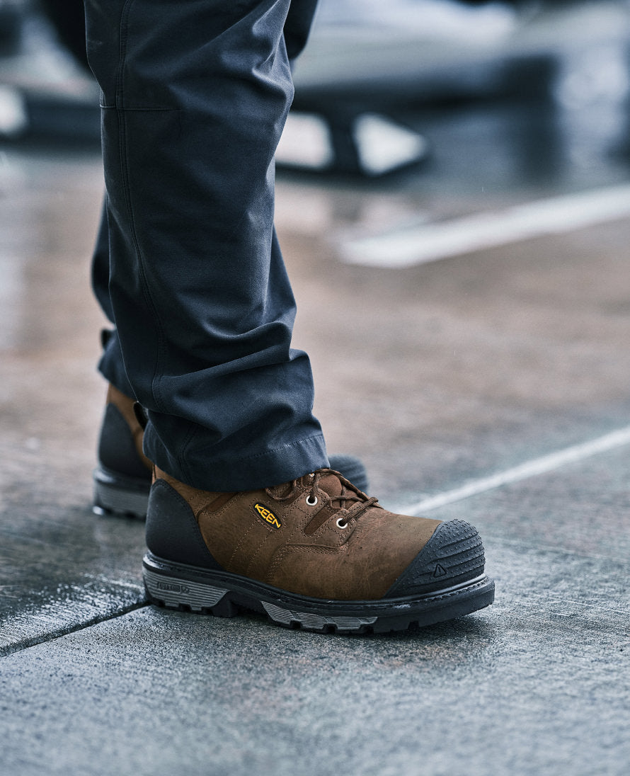 Keen Men's Camden 8" Insulated Waterproof Boot (Carbon Toe) Leather Brown/Black