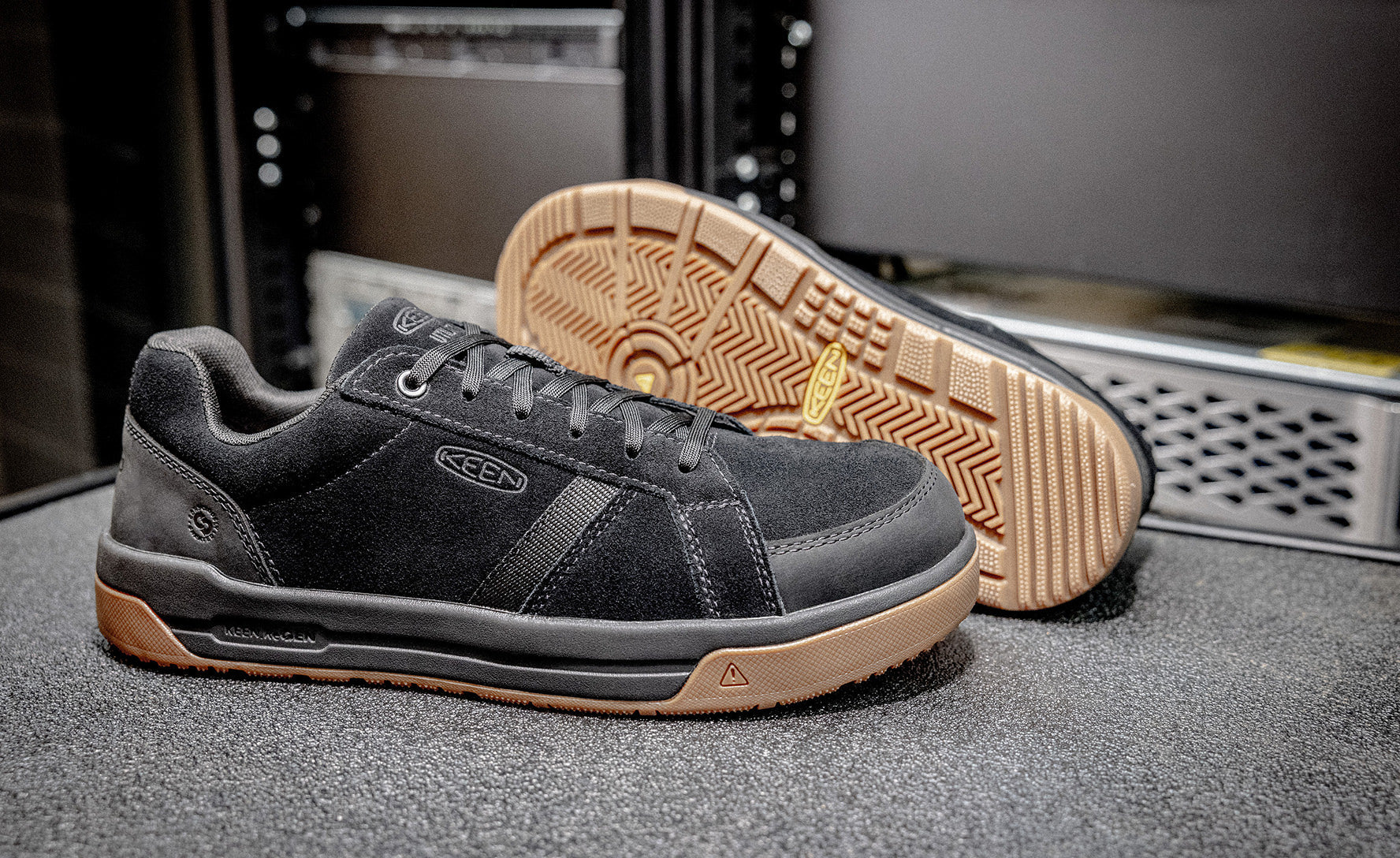 Keen Men's Kenton+ ESD Work Shoe (Carbon Toe) Black/Gum