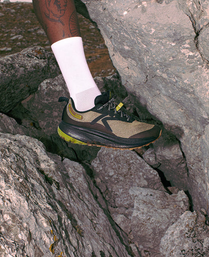 Keen Men's Roam Trail Running Shoe Black/Orange Peel