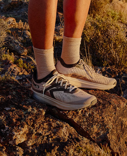 Keen Men's Seek Trail Running Shoe Black/Sunset Sand