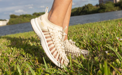 Keen Women's UNEEK O3 Sneaker Sandal Birch/Star White